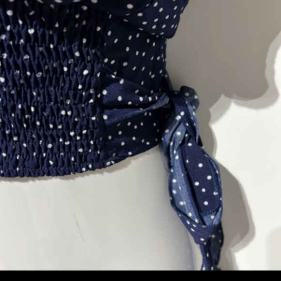 Navy blue and white polka dot cropped blouse size medium - Picture 4 of 5